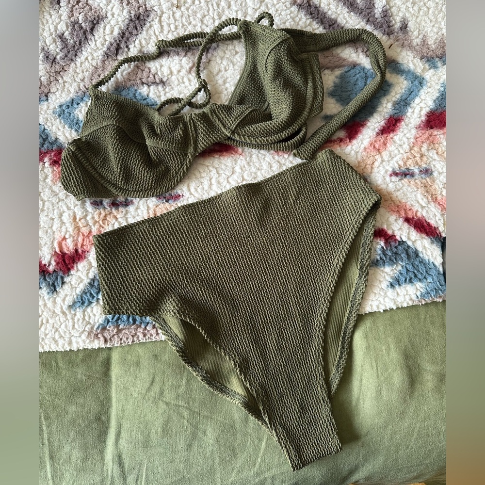 Skatie Kate top Monroe Bottom in palm